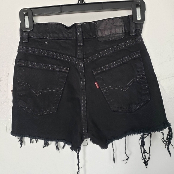 Levi's Vintage Denim Cut Off Shorts Reworked Dyed Black Distressed Size 24 Jeans - Picture 4 of 6